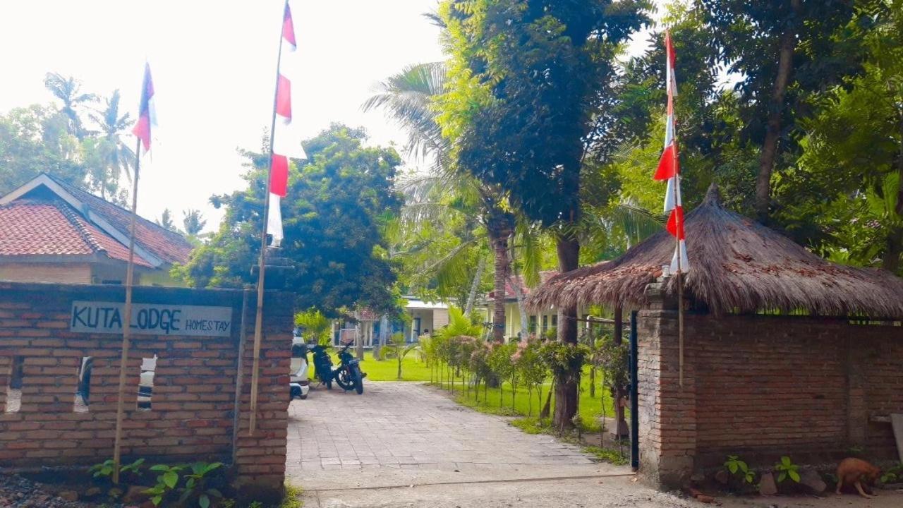 Kuta Lodge Homestay Ngoại thất bức ảnh